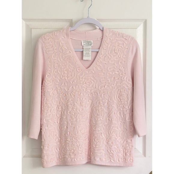 Designers Originals Sweaters - Designers Originals Sweater Womens PM Pink Vintage Ribbon Appliqué V-Neck 90s